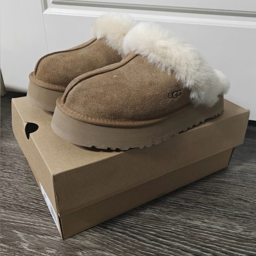 NEW Ugg Women's Disquette Sheepskin Slippers - Size 7 US - Chestnut Suede